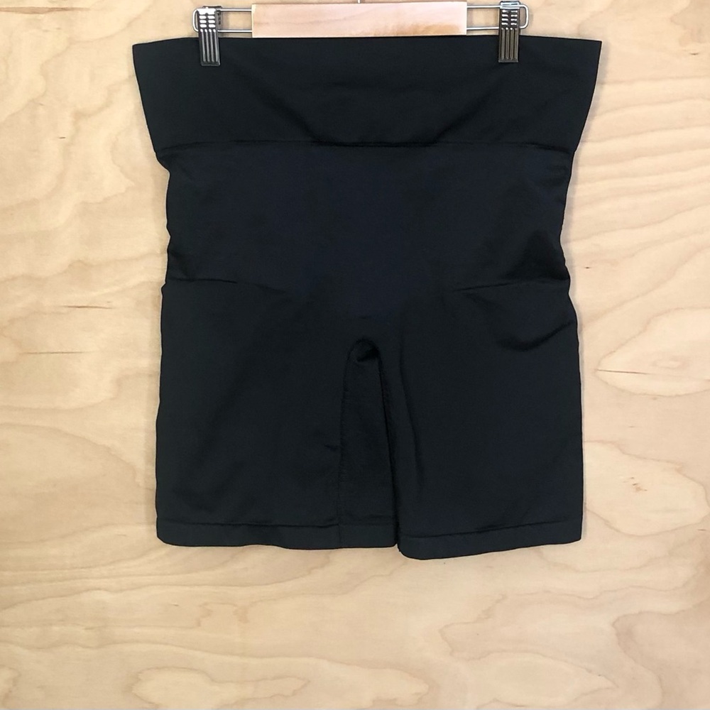 Cacique The Slimmer High-Waist Black Biker Shorts Tight Stretch Womens Sz 23/24.